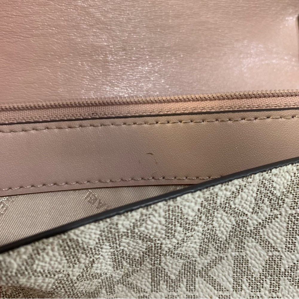 Jet Set Small Two-Tone Logo Smartphone Crossbody Bag - Picture 5 of 13
